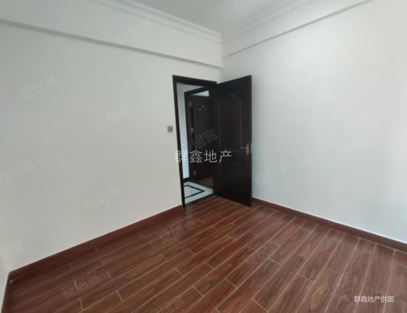 文苑花园大三房 保养良好 业主急售 价格还能谈!