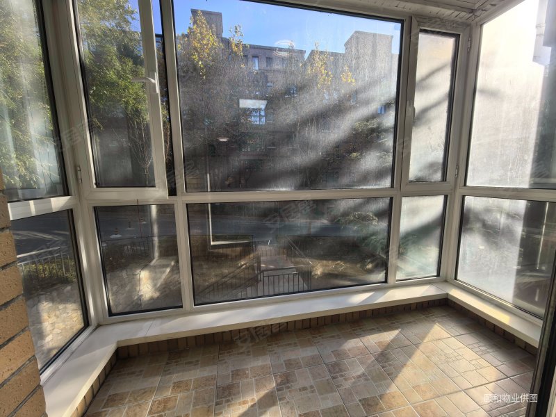 星海湾医大二院后身宏都筑景二期电梯洋房 两室南北通透格局