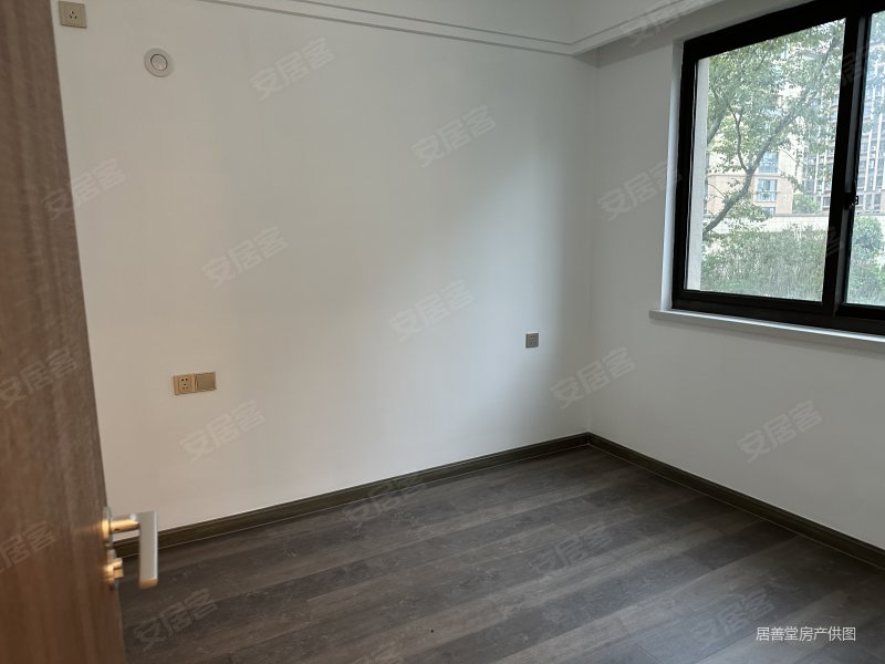 现房急售 价格可谈 海门市区旁 央企开发江景房 精装带家具,卓越悦宸