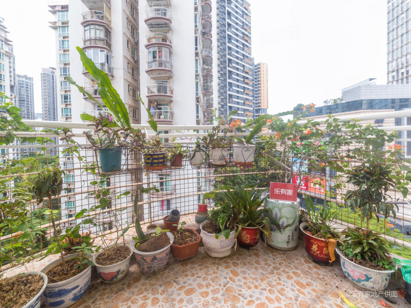 星海名城(二期)4室2厅2卫115.49㎡南北730万