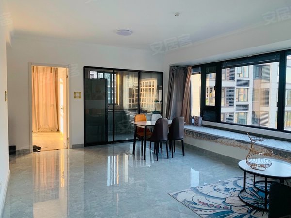 杭州临安临安城区宝龙融信新世邸新世邸,自住精装,三房都很大出租房源