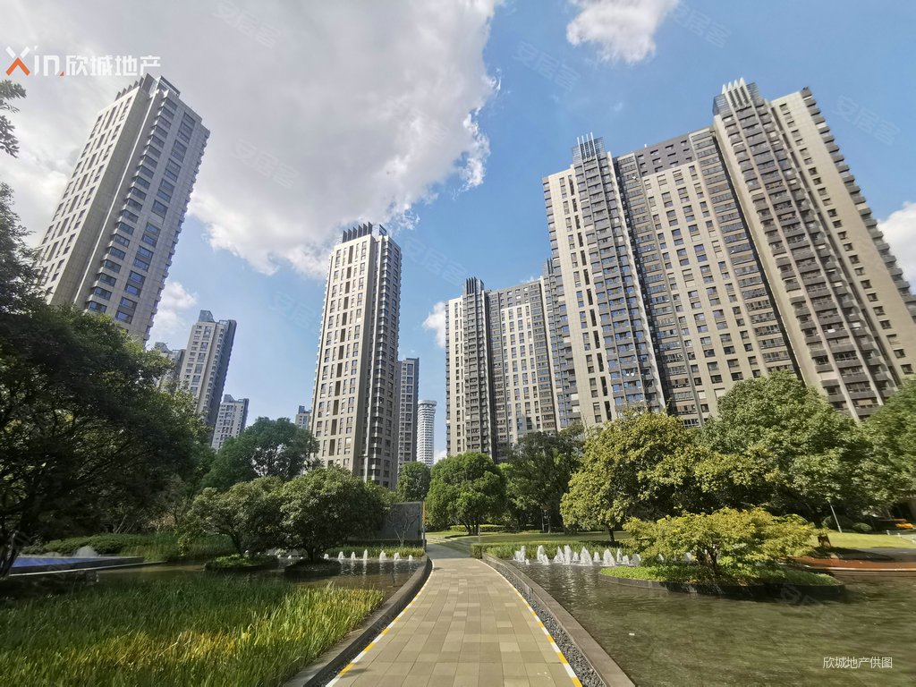 建邺区仁恒江湾城二期4室2厅2卫1厨1阳台