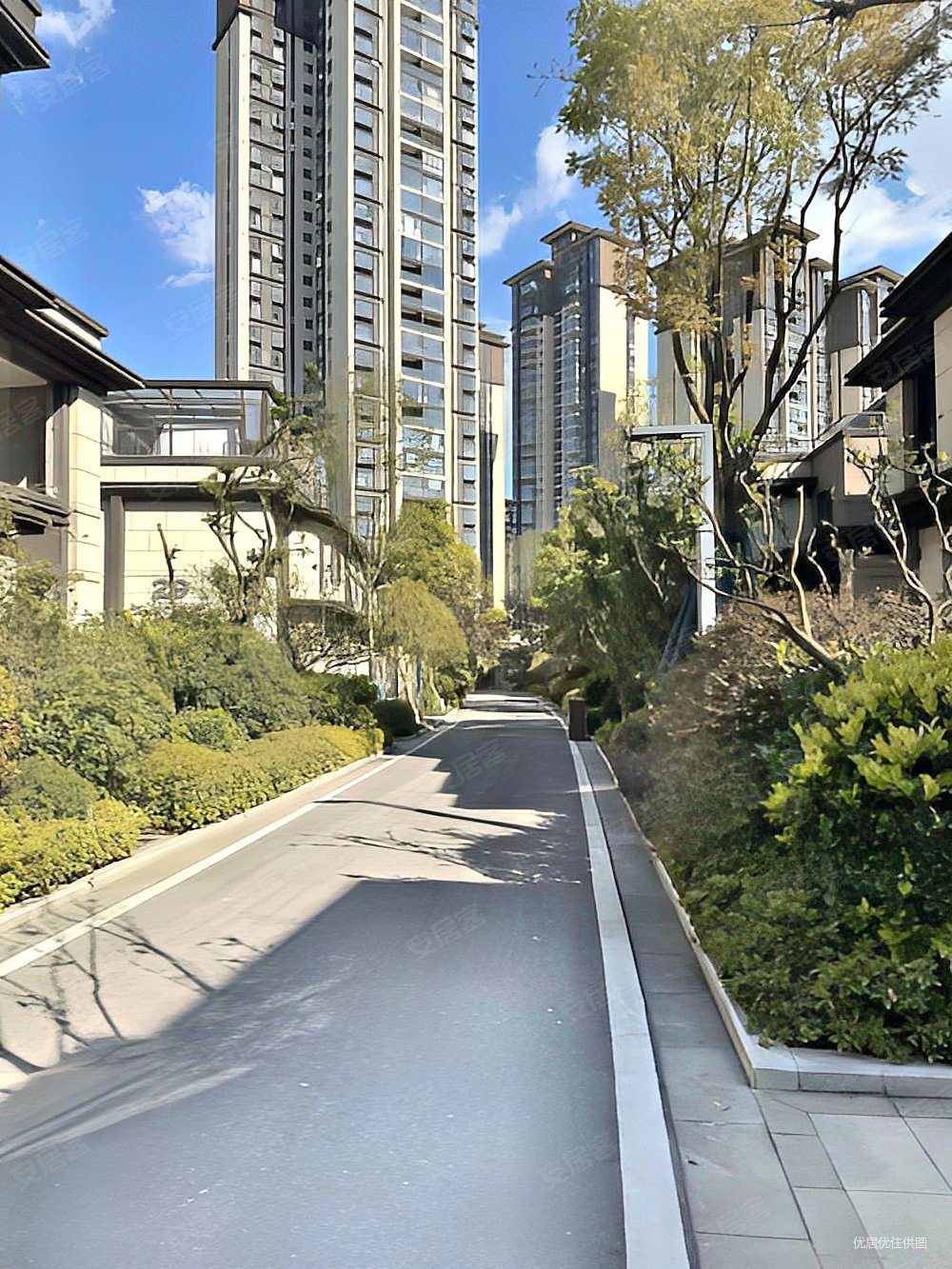 中铁阅山湖d组团(别墅)5室2厅2卫226.15㎡南北800万