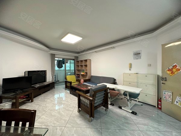 【多图】银庄大厦,皇岗租房,银庄大厦 3房2卫东南向 近地铁口岸 急租!