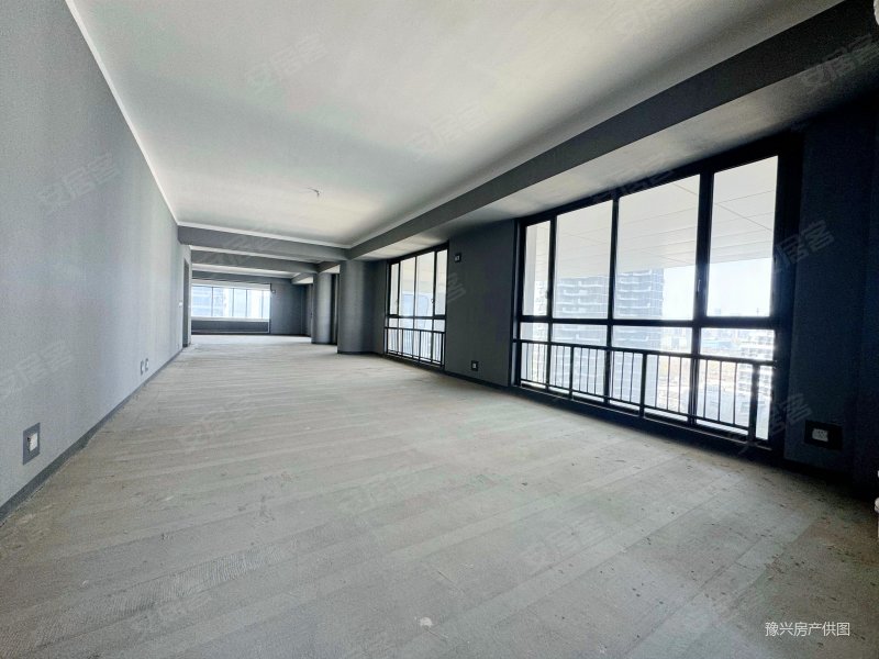 郑州东区760平室内私家泳池河景大平层看房有钥匙