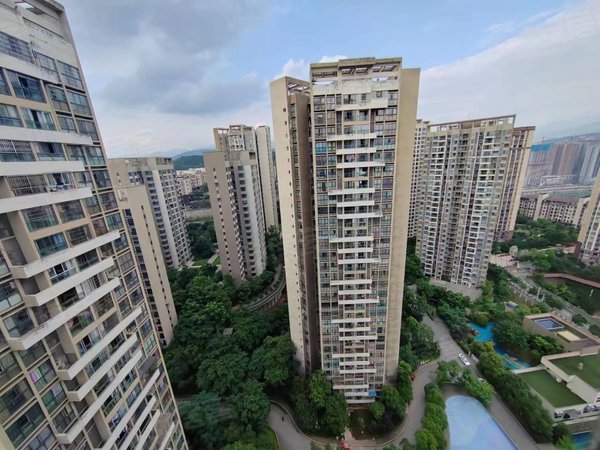 重庆綦江綦江城区荣润半山国际半山国际精装小两室1000首租,房屋很新