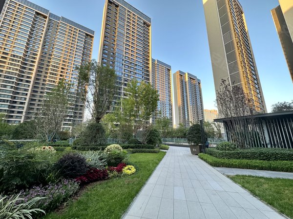 西安雁塔国展中心华润置地悦府曲江南湖 180平四室 新房首租 万众国际