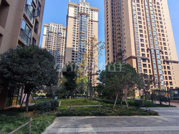 昆明西山前卫营润城八区2000元每月半年付整租50平1室精装润城八区