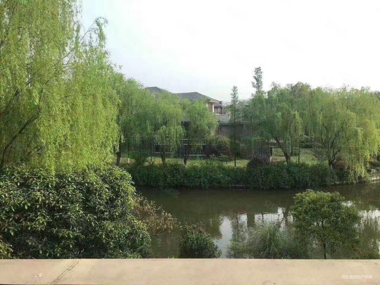 世茂石湖湾!二期联排边户!全新毛坯!有钥匙可看房