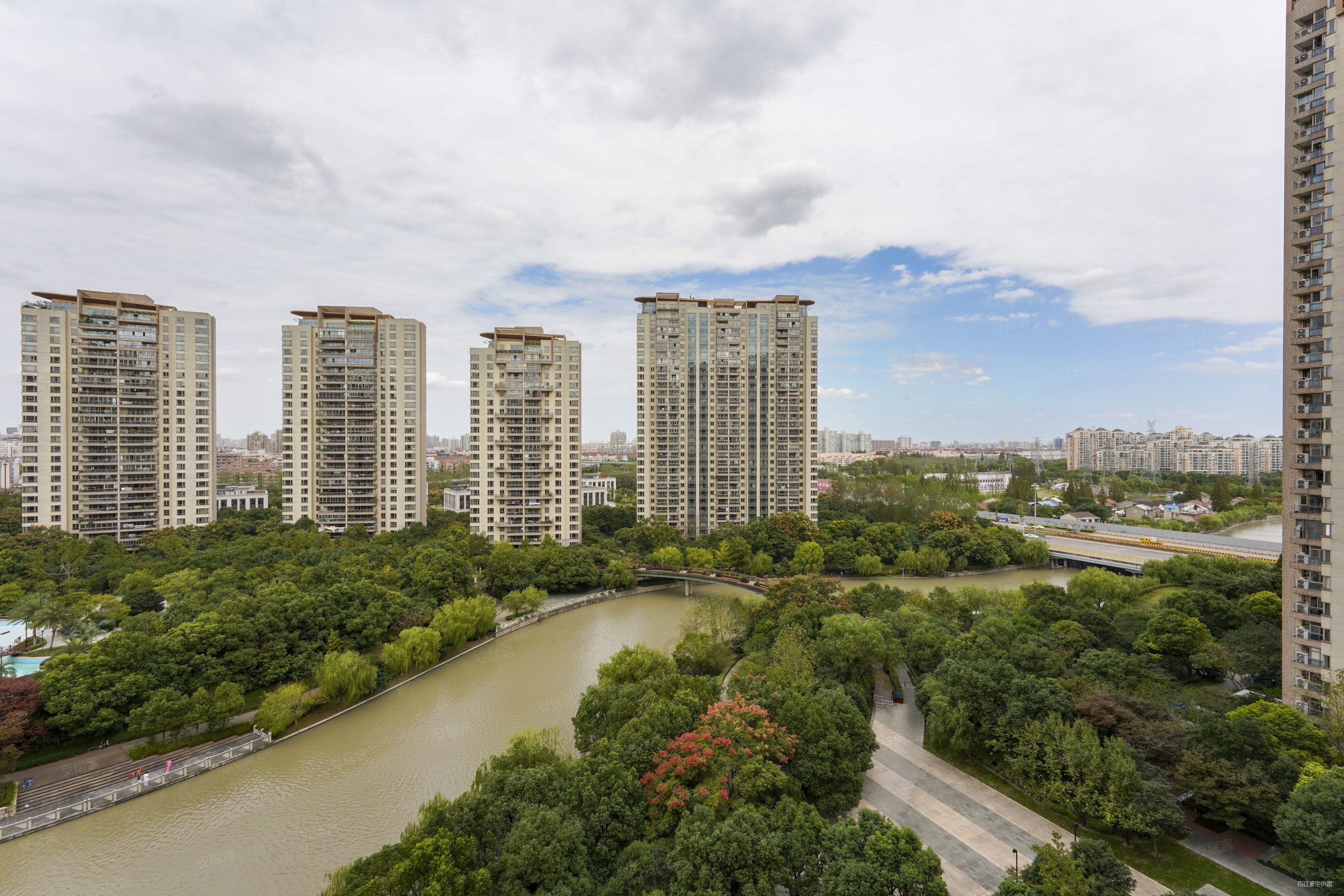 仁恒河滨城(二期)8室3厅6卫501.85㎡南北7588万