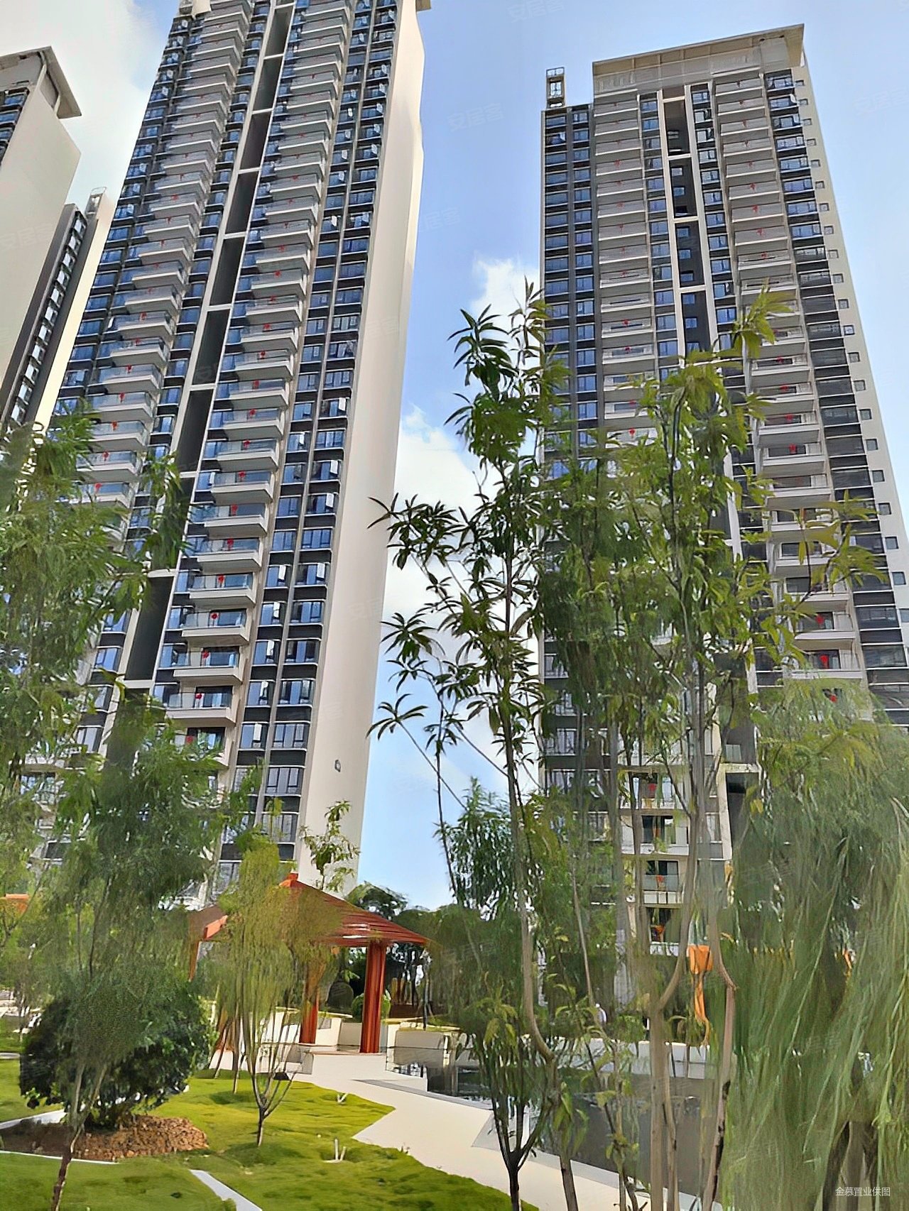 骋望珺玺江南大道富德段98号3室2厅2卫84万8253平