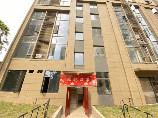 九江开发区滨江西路恒大江湾珑庭(商住楼)新出出租!