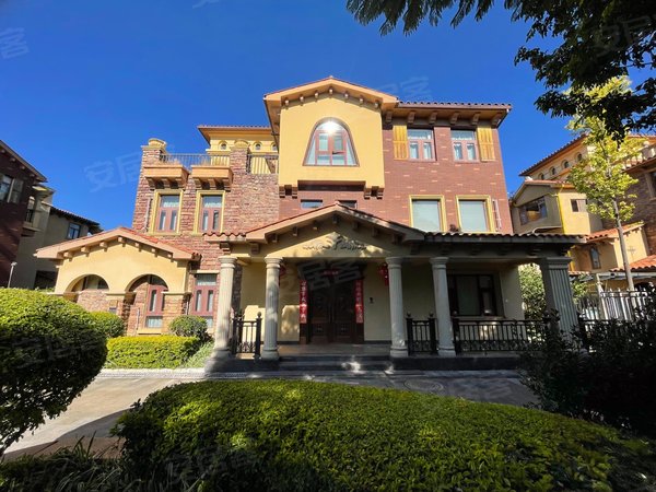 昆明西山滇池度假区滇池卫城悦湖郡高尔夫球道边精装独栋别墅 花园1亩