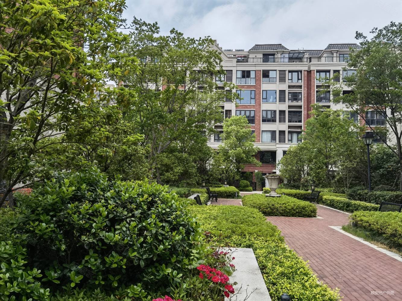 中海英伦观邸底复送80平大花园