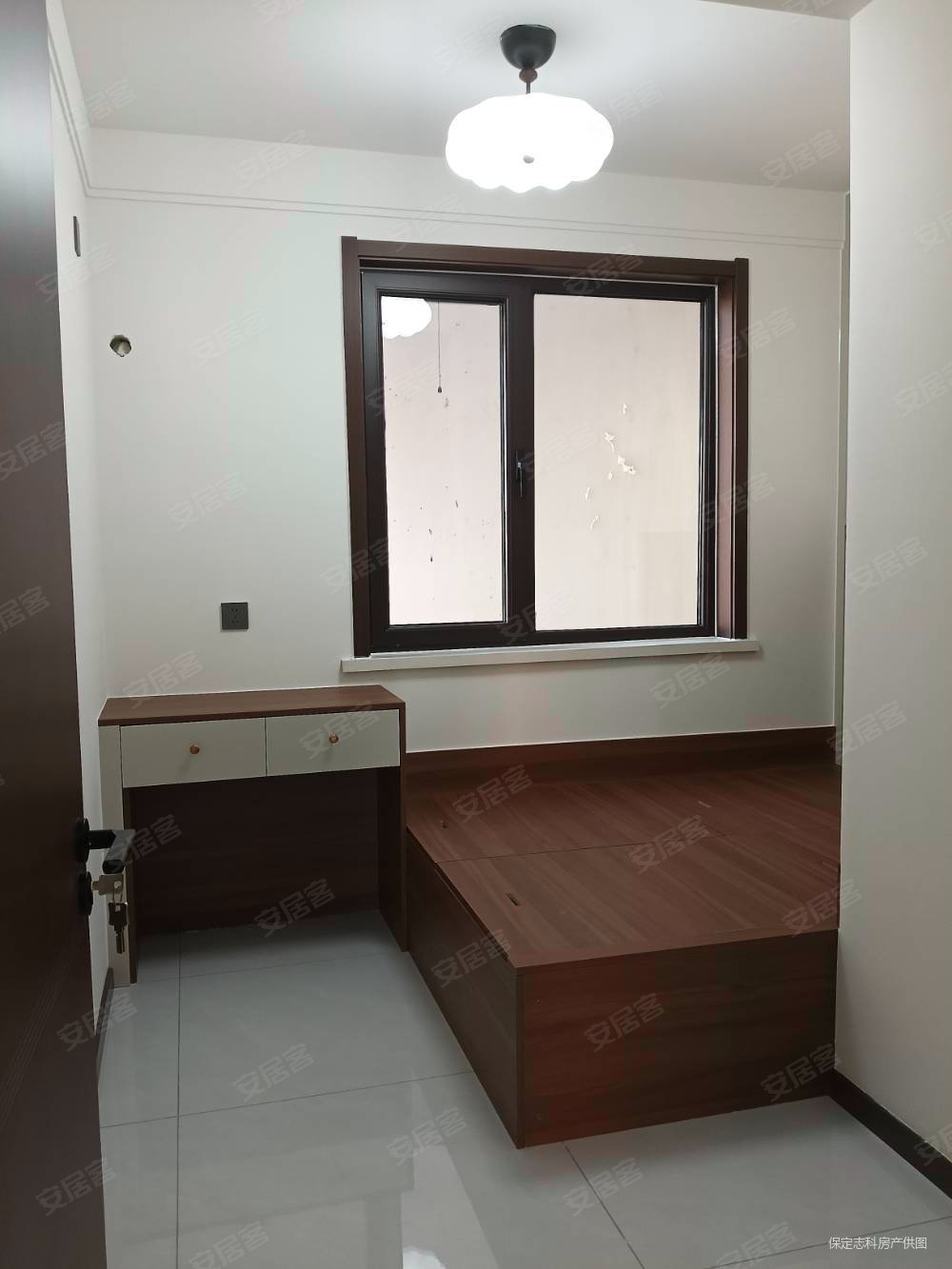 新一代C区4室2厅2卫137㎡南北90万