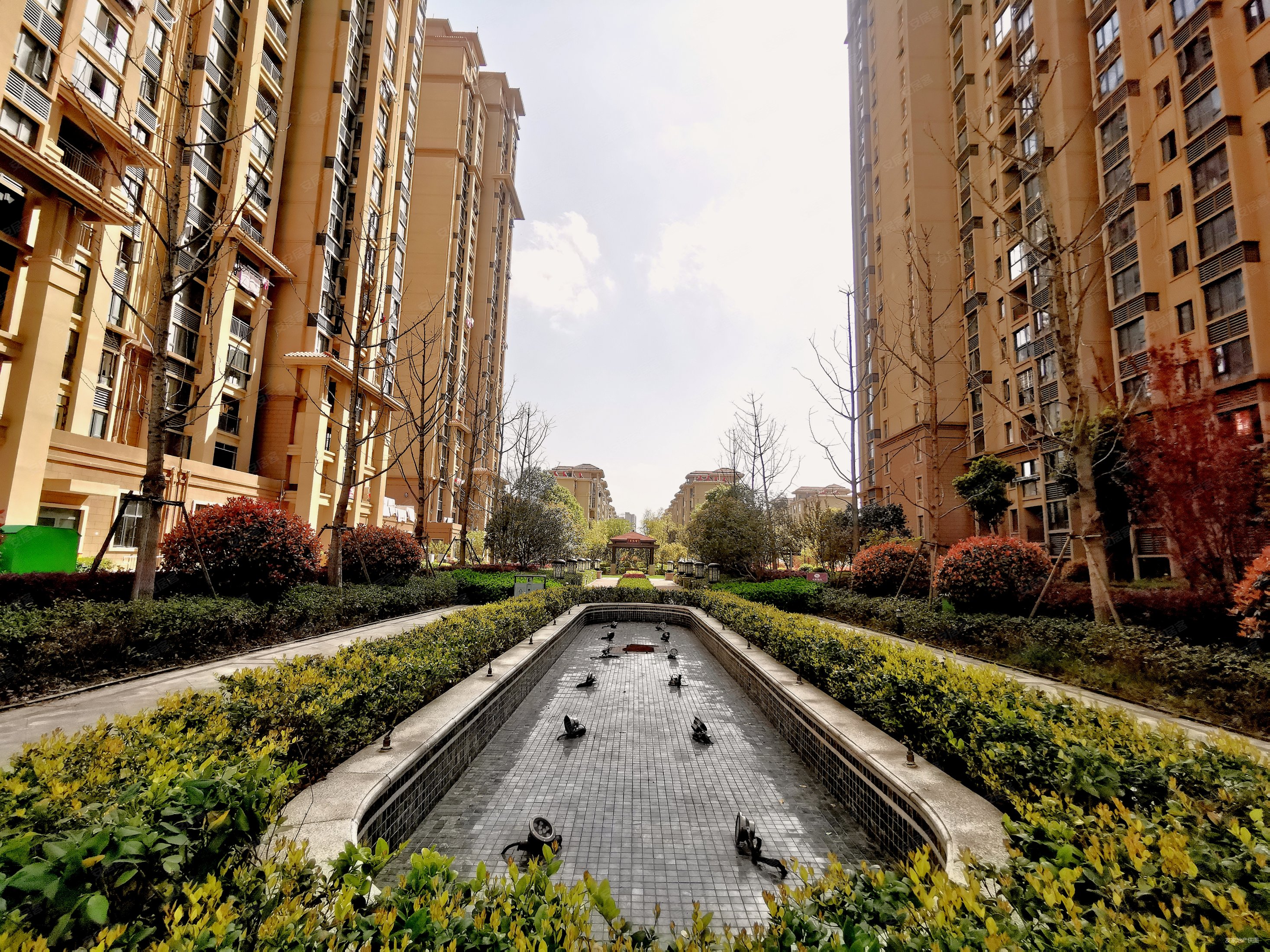 四房丨品质小区龙湖湾 装修40w 家具家电全留 得房率高实用,龙湖湾