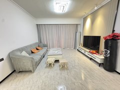 中山坦洲界狮南路近珠海,坦州高档小区,全新漂亮5房两卫出租,拎包入住,密码锁出租房源真实图片