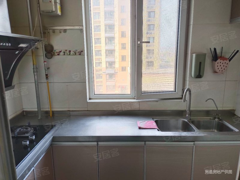 滨河壹号,电梯洋房,带车位储藏室,证件齐全,滨河一号东区二手房,69万