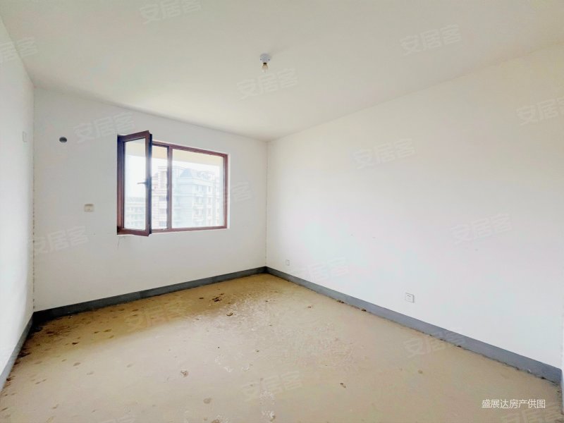 国企开发 园林洋房 次顶楼   位置 边户双卫 通宇林景熙园