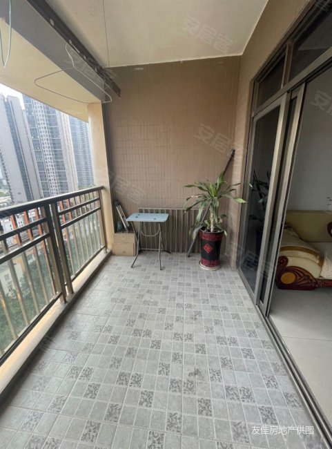 景小十二中文源华都精装电梯3房中间楼层带车位有钥匙