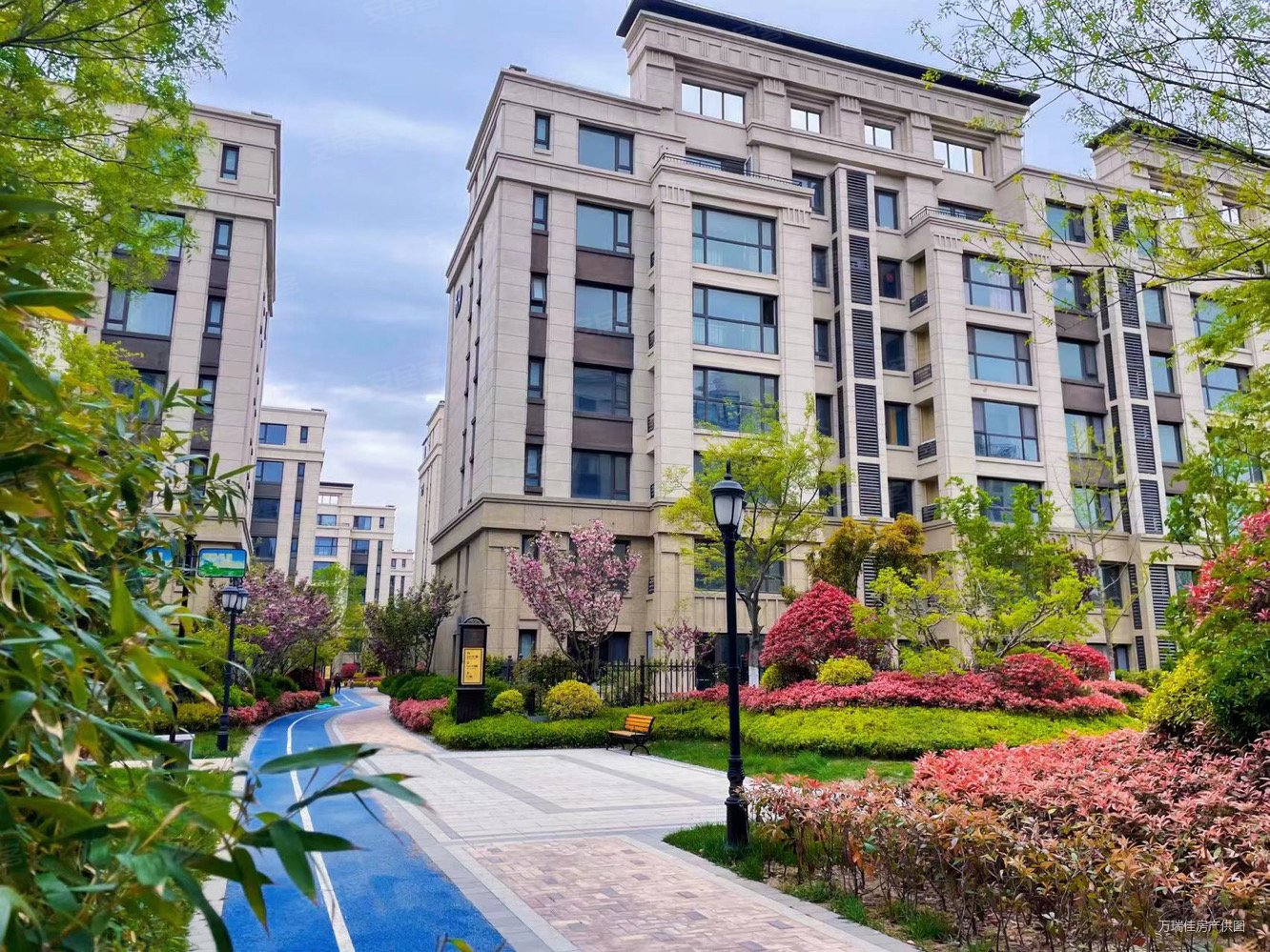 观湖花园电梯洋房带地下车位套四双卫精装修未住落地窗