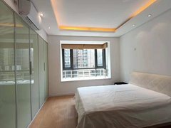 上海黄浦鲁班路实拍35平！打浦桥日月光！房间有个十多平小厅可小聚！干净清爽出租房源真实图片