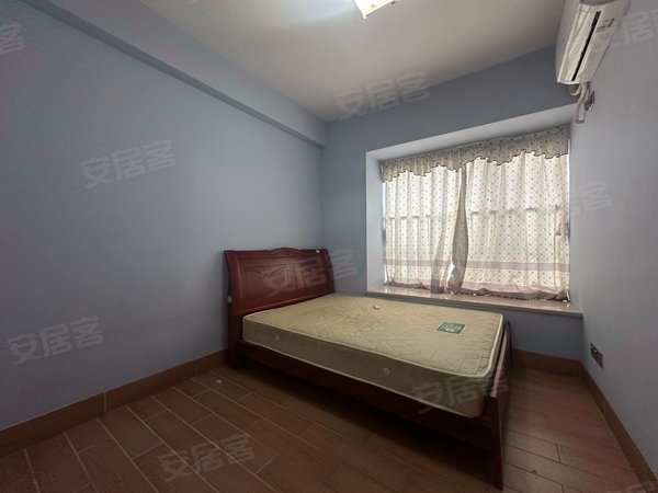 【多图】园洲花园,园洲租房,园洲花园两房出租一米八大床高楼层瓷砖到