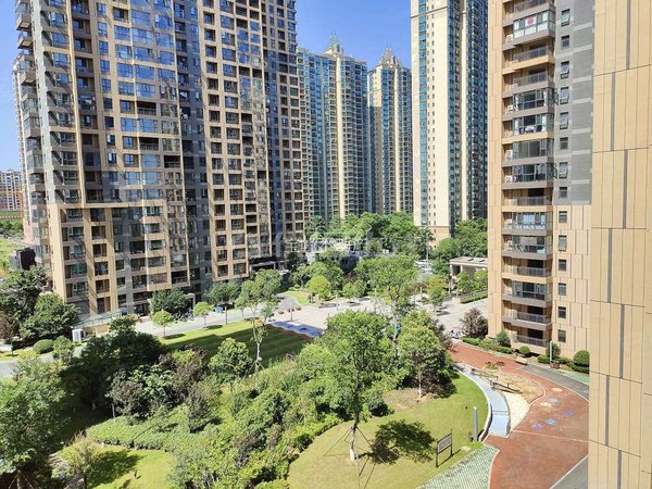 信阳羊山新区东方今典优家小区羊山三小隔壁全新装修带车位  可半年付