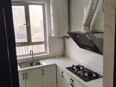 兴桐鑫城四区43平米家具家电齐全年租9000包取暖物业