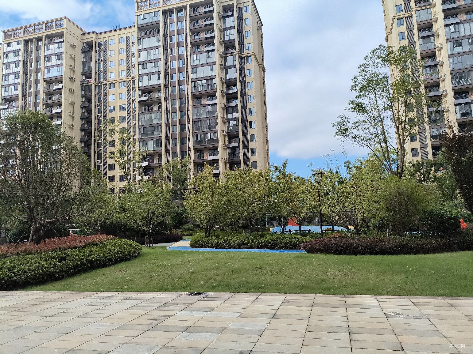 天纵云湖湾c区3室2厅1卫103㎡南北75万