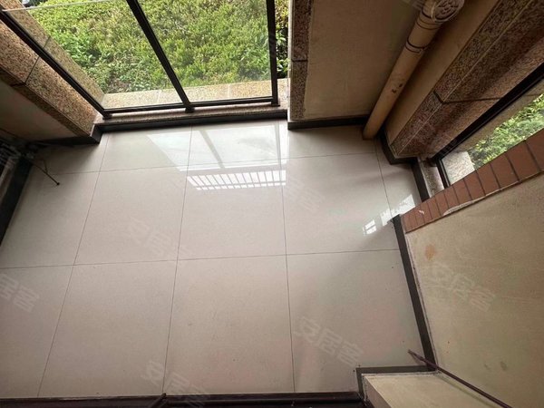 宁波慈溪慈溪市区恒泰嘉景园新出市区,旁,三房,带车位,民用水电,随时