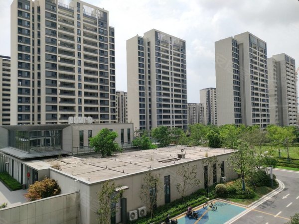 苏州相城渭塘中恒广场公寓民用水电!租一层送一层 !两个卫生间 !