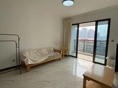 防城港港口桃花湾广场晨华御府9栋8楼两房出租，年租1100半年租1200出租房源真实图片