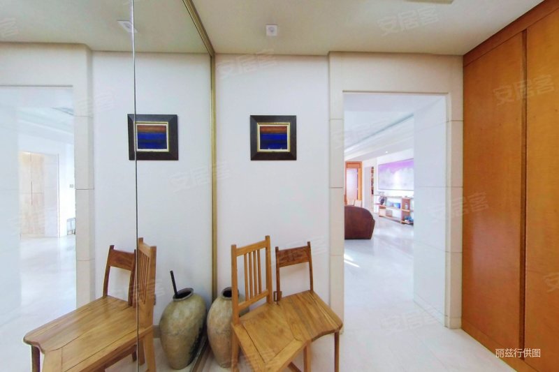 四季世家3室2厅3卫270㎡南北3000万