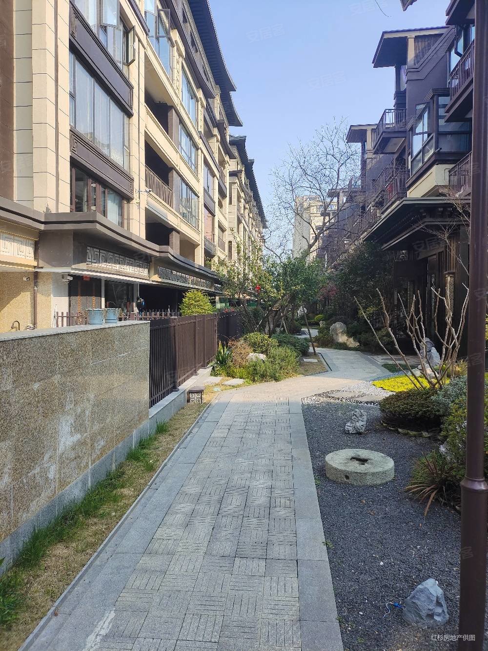 建发御龙湾上叠加 133.48平双产权车位320万价格好谈,