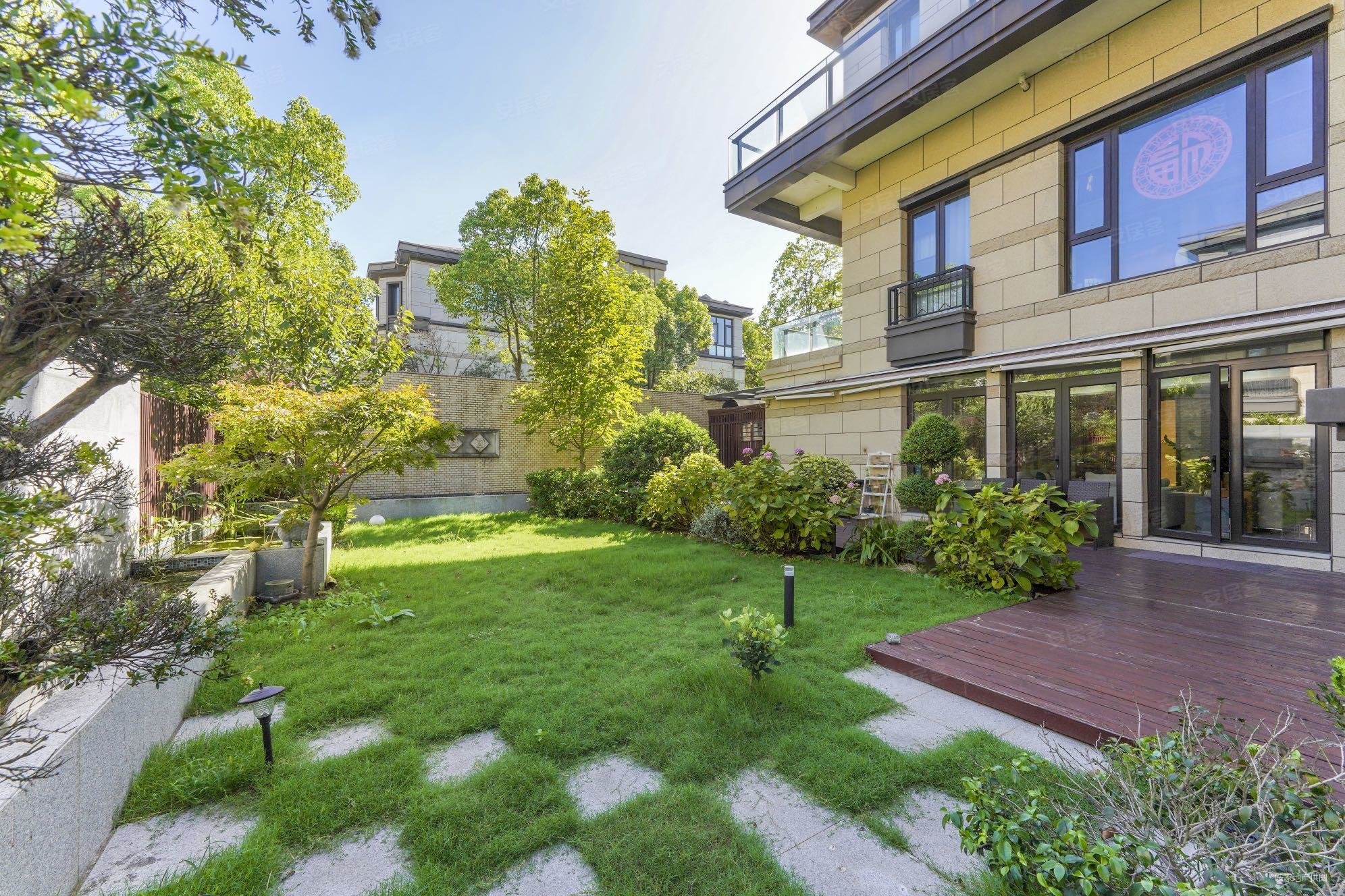 一品漫城(四期别墅)4室2厅2卫368.66㎡南4278万