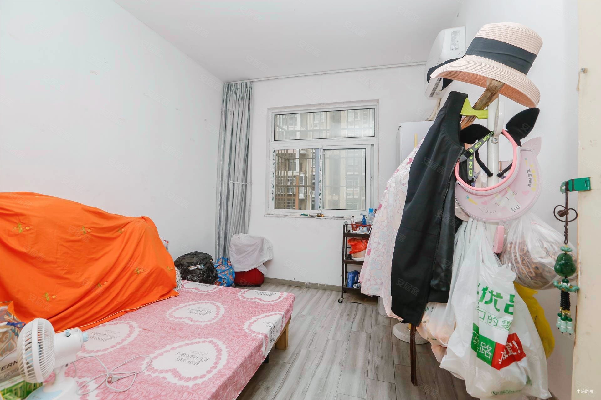 荣城花园北苑 小区新 南北通透 产权清晰 低容积 小三房