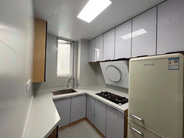 上海宝山共富新村胡庄佳苑合租房  单间带独卫  厨房共用 燃气烧饭