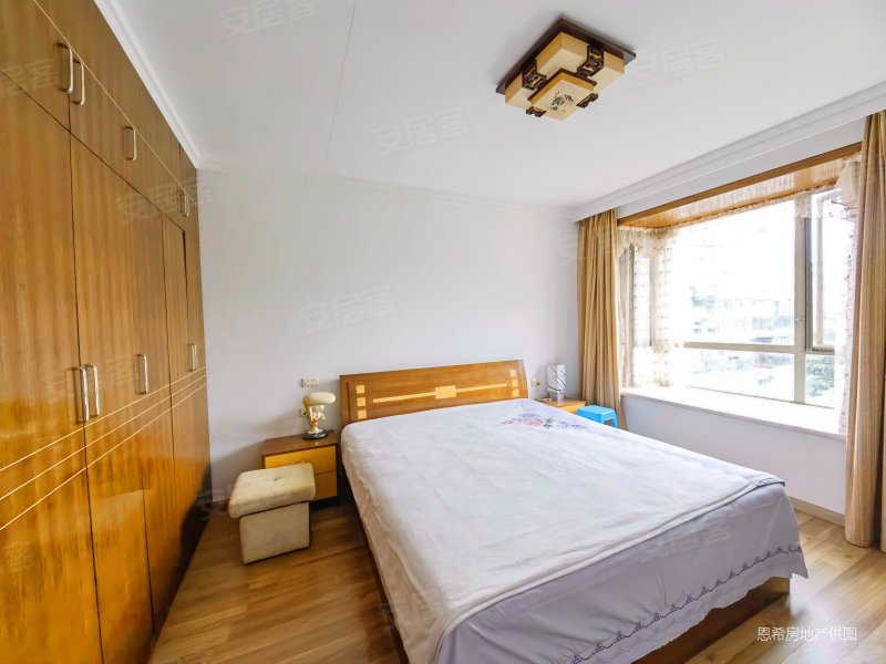 三中对面金翠湾顶楼复式180平126万5室