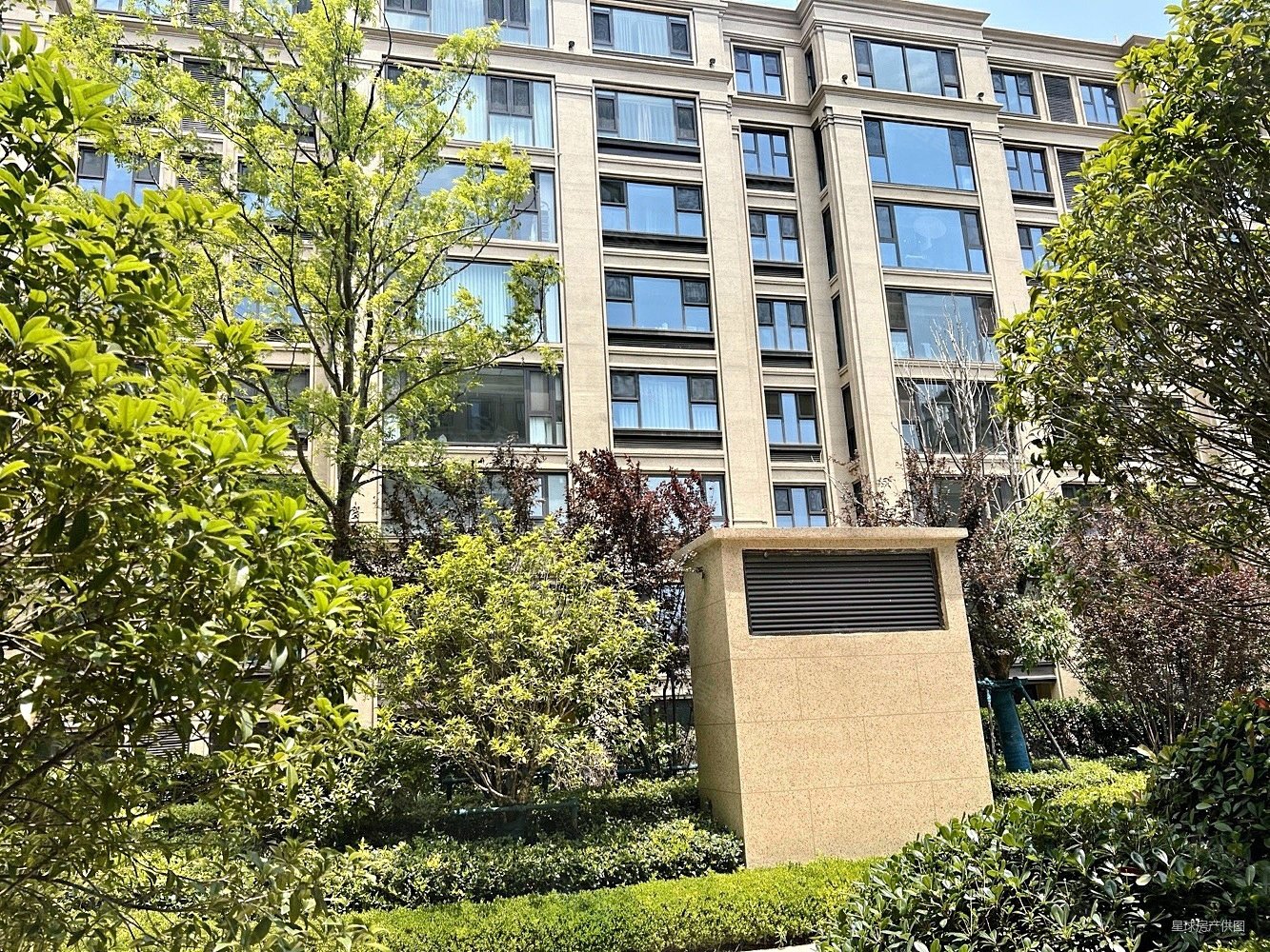 无锡房产网>无锡二手房>滨湖二手房>滨湖二手房>融创山湖院墅(溪岸景