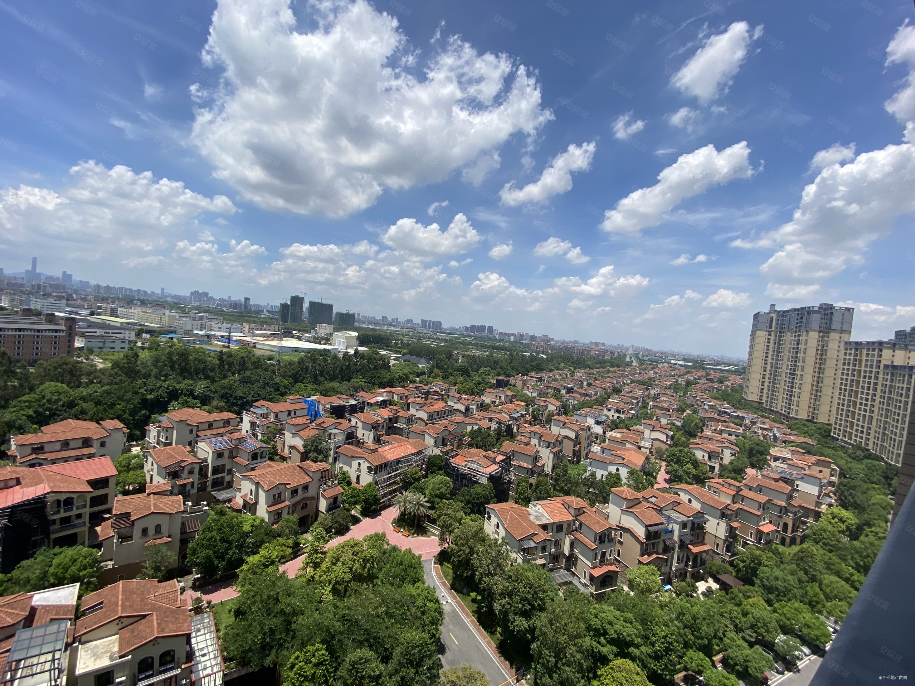 新世纪颐龙湾(一二三期别墅) 小区绿化高 运动场所充足,新世纪颐龙湾