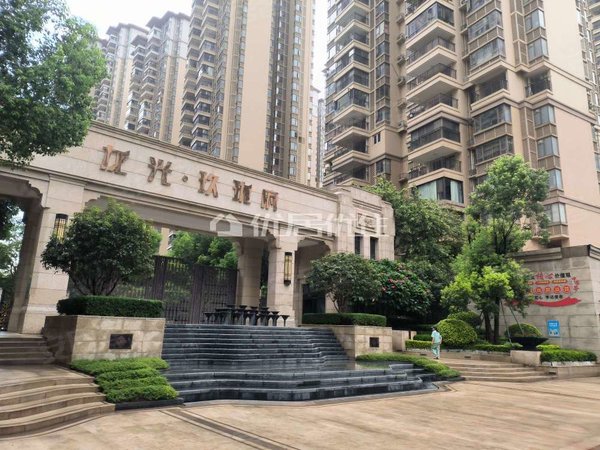 南宁江南10 1商业大道龙光玖珑府玖珑府 仅租2300一个月 精装3房配齐