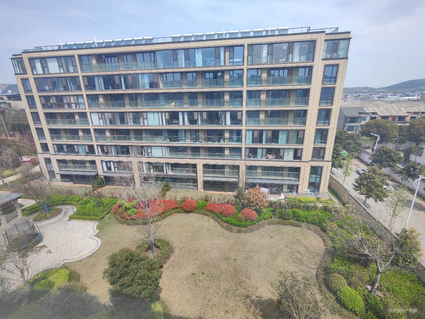 蓝城兰园4室2厅3卫166.03㎡南北215万