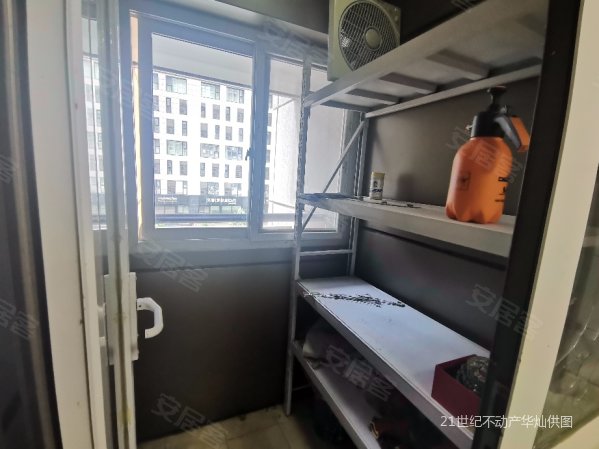 老业主委托朝阳门悠唐广场昆泰公寓中层朝南落地窗诚意卖