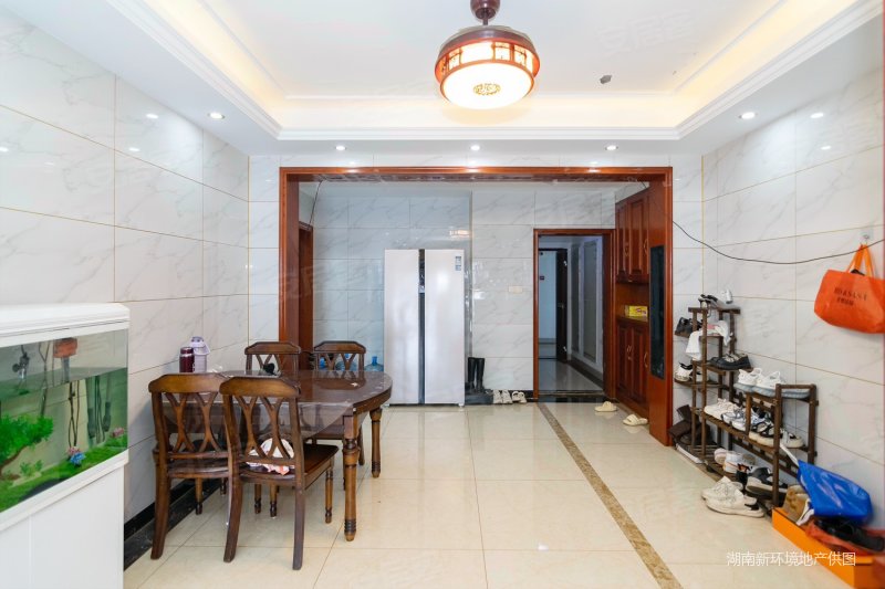 联诚国际城 电梯房 环境好 装修好 满五 双卫格局