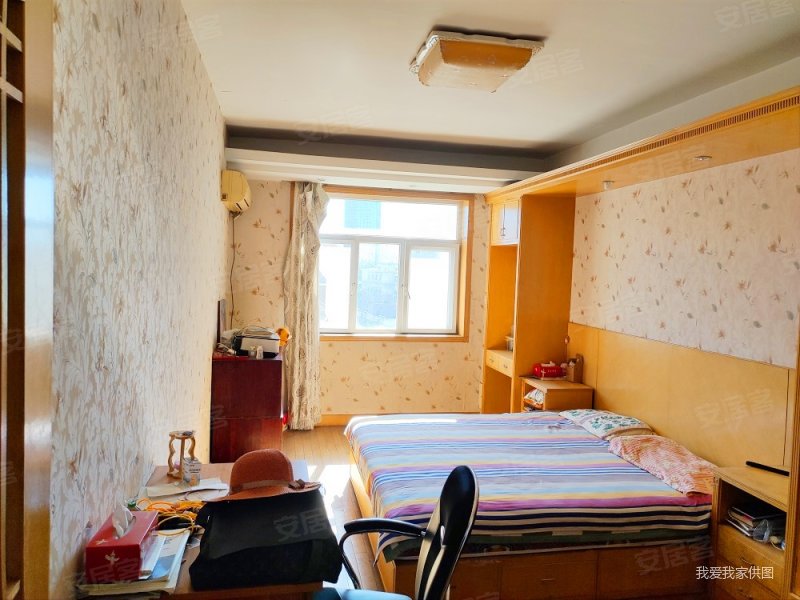 米兰公寓两室南北向带露台户型方正位置好居住舒适