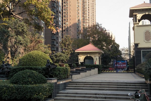 郑州二手房 银基王朝(四期) > 兑敬彪解读银基王朝(四期)小区设施
