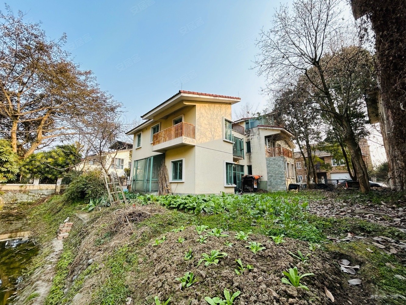 景区临水独栋别墅400平环抱花园六室三厅可随时看房