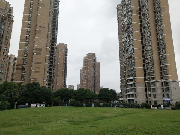 昆山花桥硅湖学院鑫苑国际城市花园(昆山市)实地拍照,精装修两房,干净
