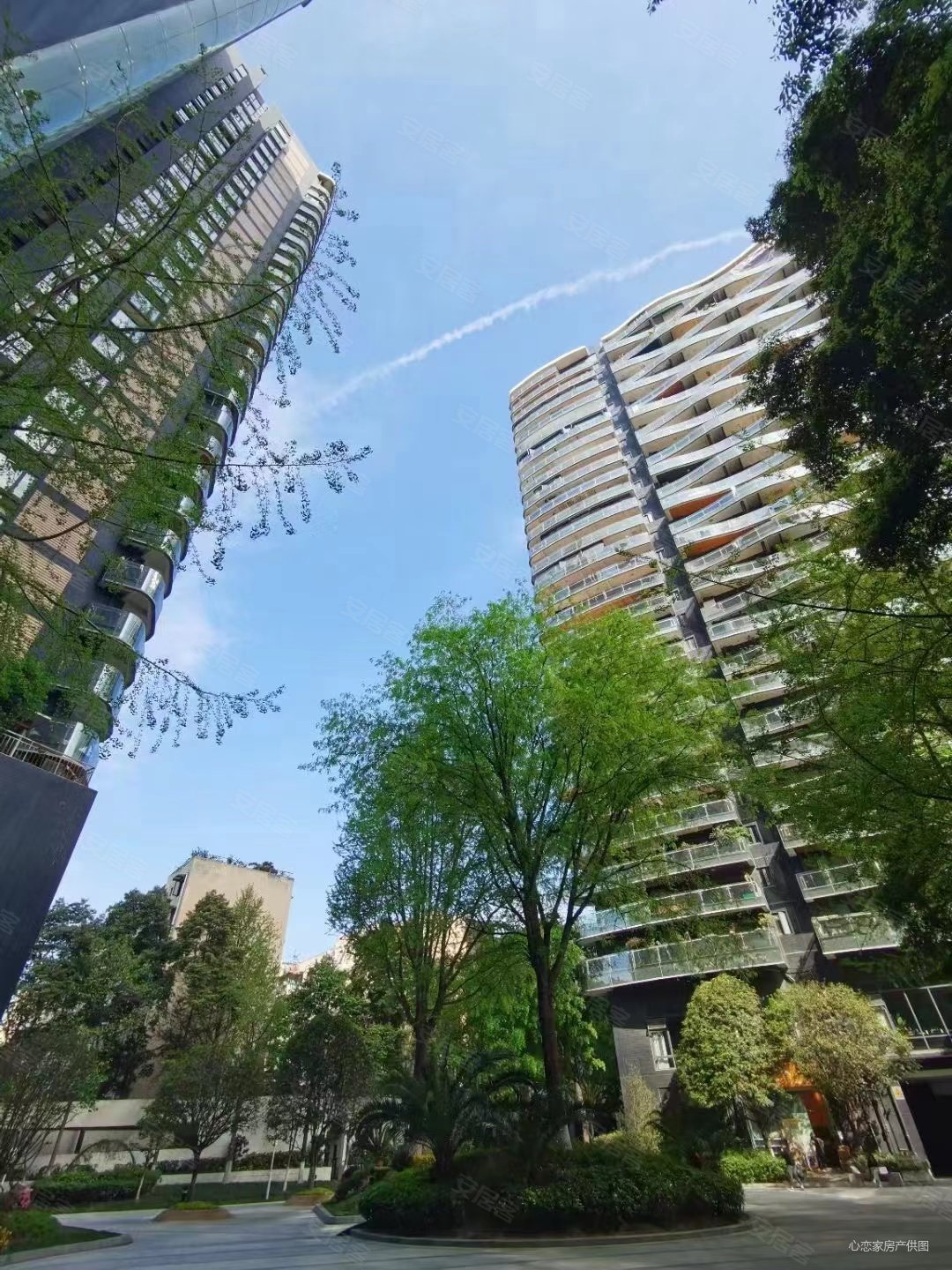 城南桐梓林地铁口精装套二双卫满五年带地暖南北通透随时看房,首座